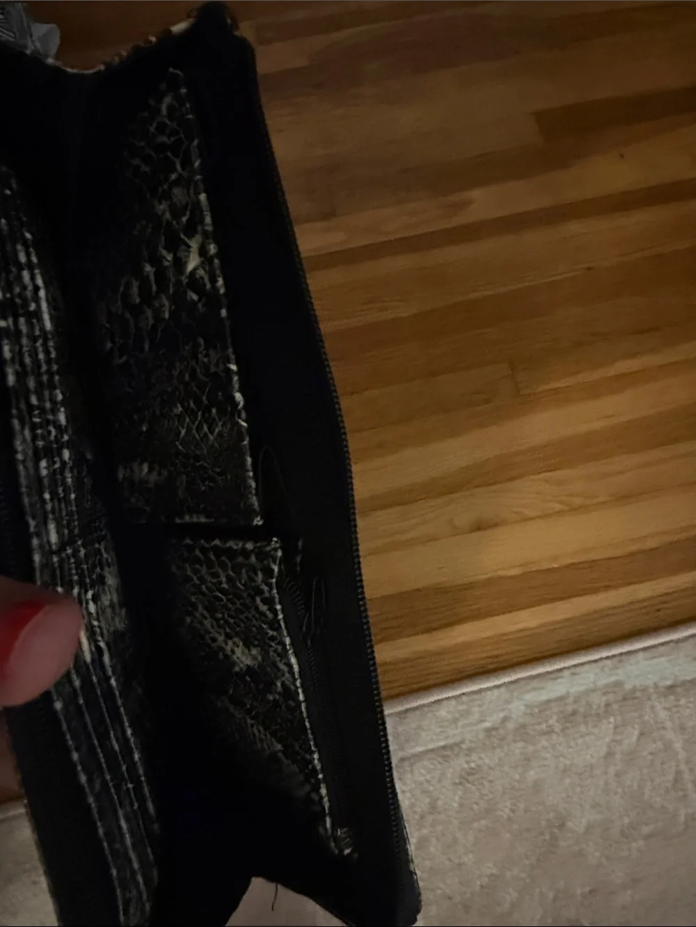 Kenneth Cole Reaction Black & Cream Snake-Print Wristlet Clutch